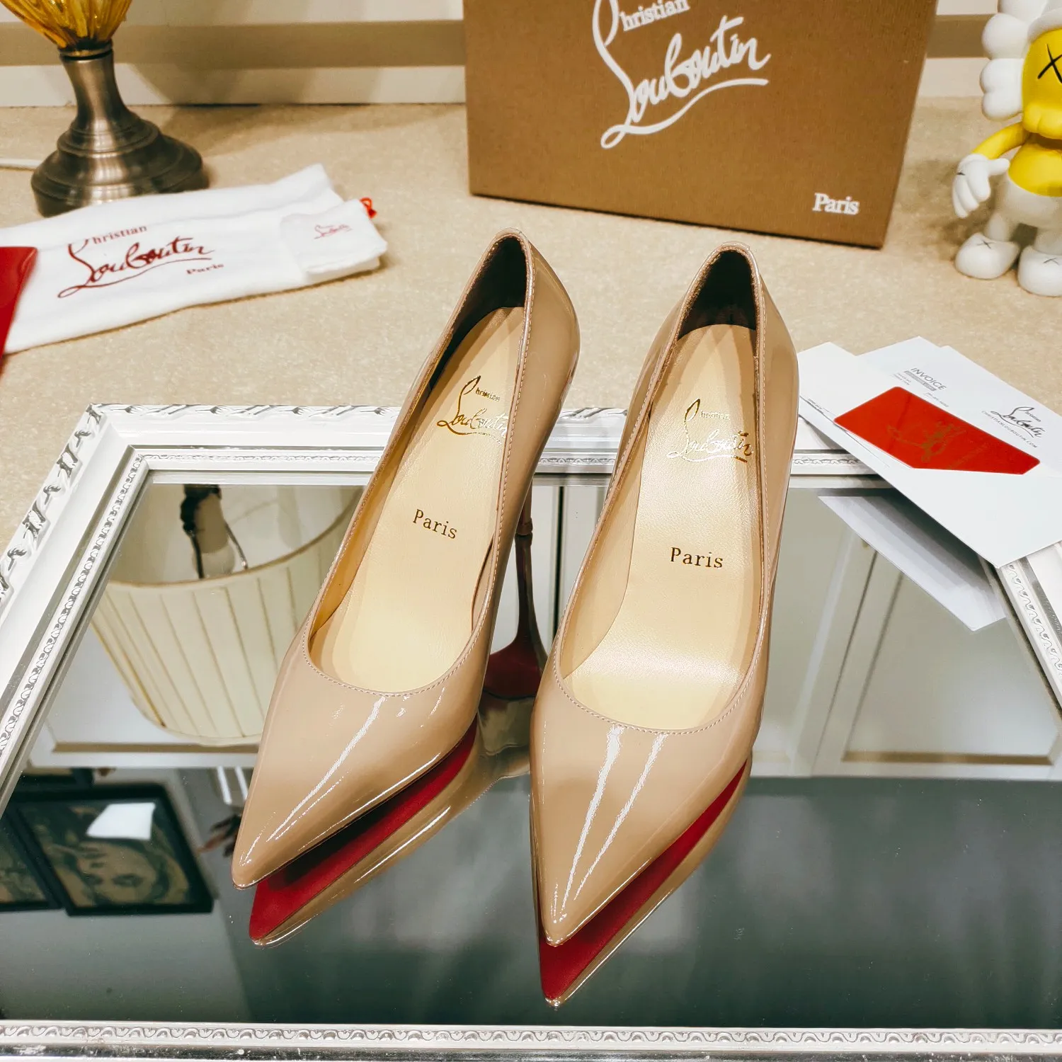 👟👟Ex-factory price 560👟👟 🎀Christian Louboutin (Christian Louboutin) CL red-soled shoes, early spring style.  A must-have high-heeled shoe for fairies, with 5 types of heel heights to choose from! The original version was disassembled and developed, produced with original craftsmanship, and after 3 months of continuous debugging, it can be shipped perfectly. Stable and comfortable high heels allow every fairy to control them easily. The lines on the back of the foot are super sexy and suitable for various occasions. Original matching packaging! 💞Fabric: Imported sheepskin, cow patent leather, cowhide + special materials (other materials and colors can be customized according to drawings) 💕Inner lining, feet: imported sheepskin! 💕Outsole: Italian red high-gloss leather outsole 💕Heel height: 10cm 💕Number of sizes: 35-39 (34/40/41 can be customized)